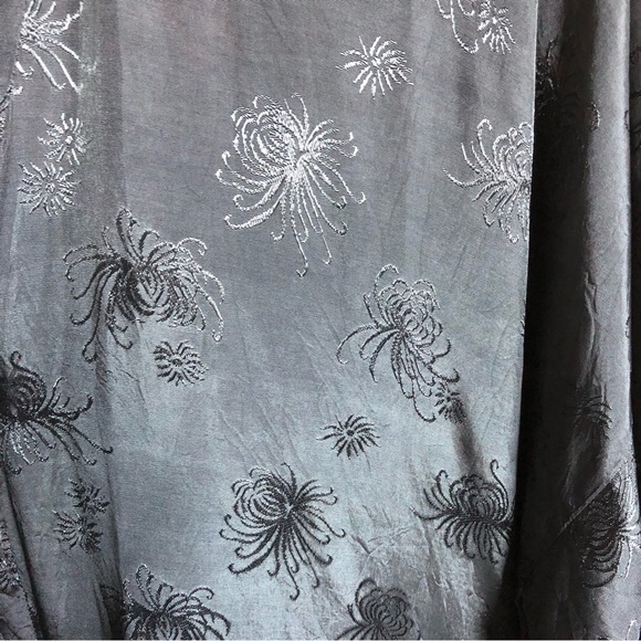 Golden Bee Vintage Floral Embroidered Black Rayon Robe Size Medium - Picture 10 of 10